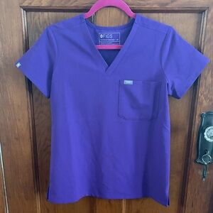 Figs Catarina XS Scrub Top in Digital Grape.